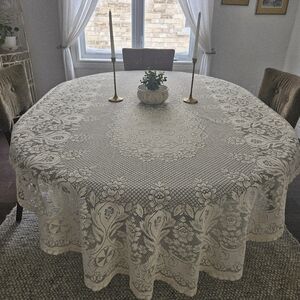 Creme Vintage Lace Tablecloth